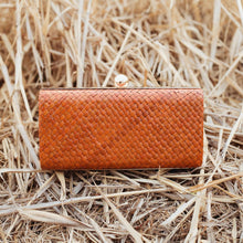Load image into Gallery viewer, Kotta Karang Handwoven Clutch