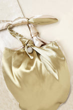 Load image into Gallery viewer, Bow Clutch Bag in Tan and Brown
